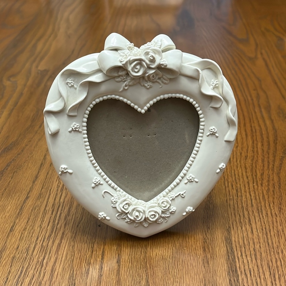 Ceramic/Resin Heart Frame